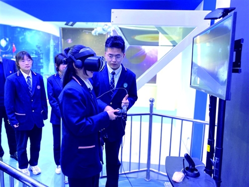 学校倾力打造航天科技教育实践基地实验室